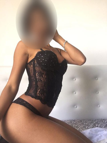 Kendi Yerinde Görüşen Ümraniye Escort Petek